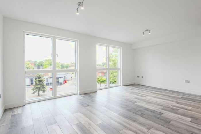 2 Bedroom Flat To Rent In High Street London, SE20