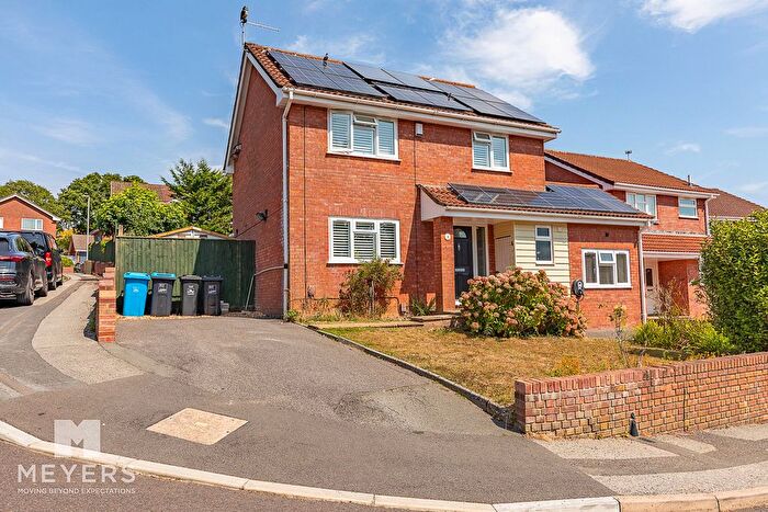 5 Bedroom Detached House For Sale In Buckthorn Close, Poole, BH17