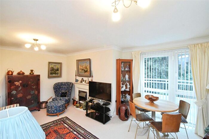 1 Bedroom Apartment For Sale In Pantygwydr Court, Swansea, SA2