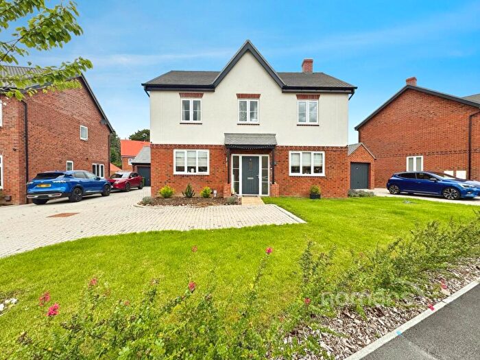 4 Bedroom House To Rent In Peacock Avenue, Basingstoke, Hampshire, RG23