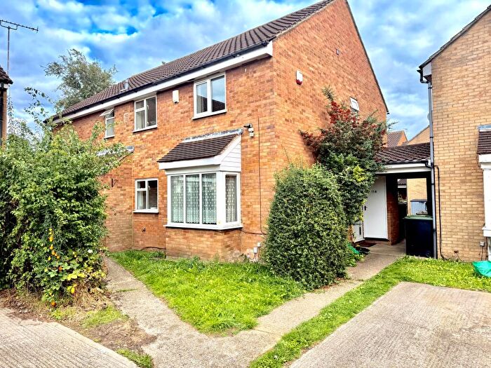 2 Bedroom House To Rent In Lincoln Crescent, Biggleswade, Bedfordshire, SG18