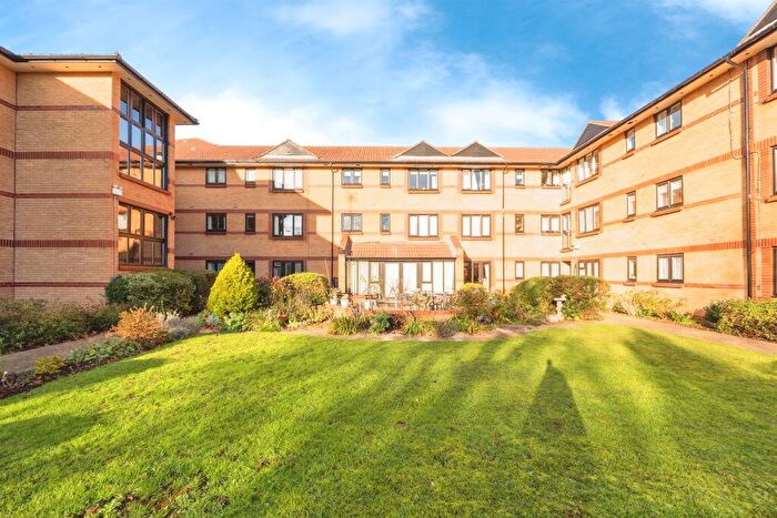 1 Bedroom Flat For Sale In Cloverdale Drive, Longwell Green, Bristol, BS30