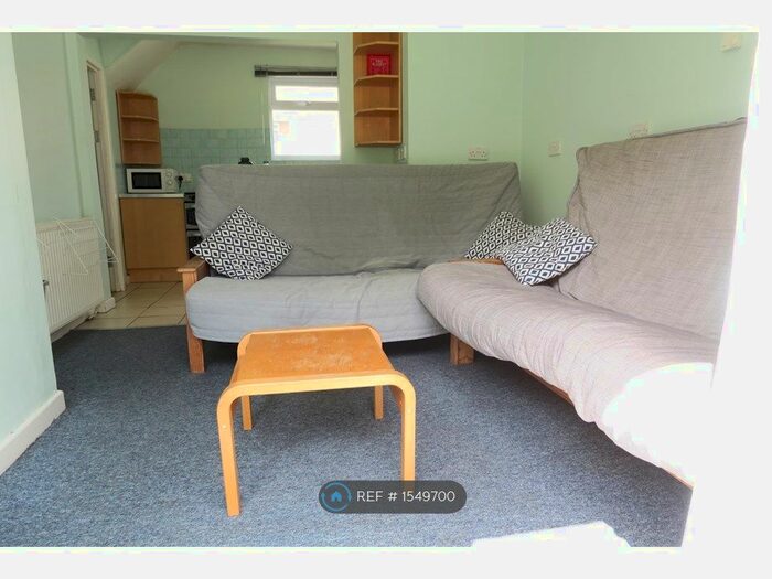 4 Bedroom Semi-Detached House To Rent In Brangwyn Grove, Bristol, BS7