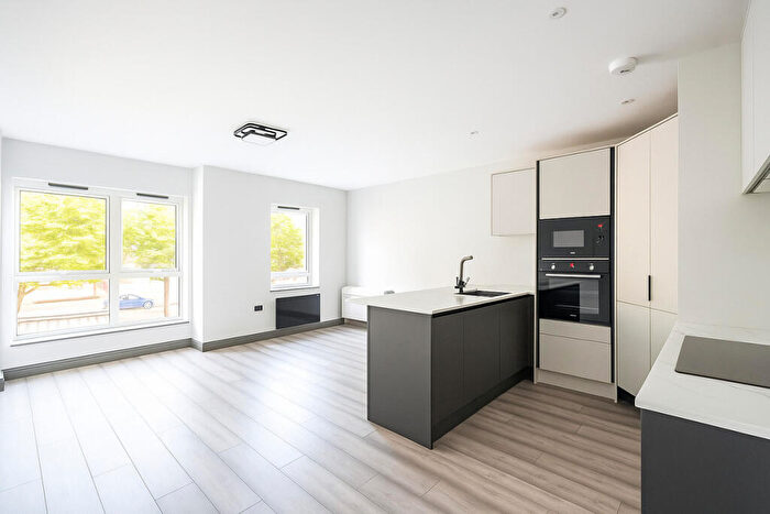 2 Bedroom Flat To Rent In Colney Hatch Lane, London, N10