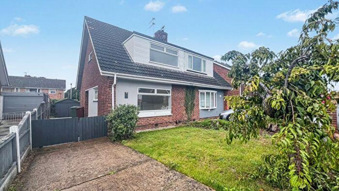3 Bedroom Semi-Detached House For Sale In Woodclose Road, Scunthorpe, DN17