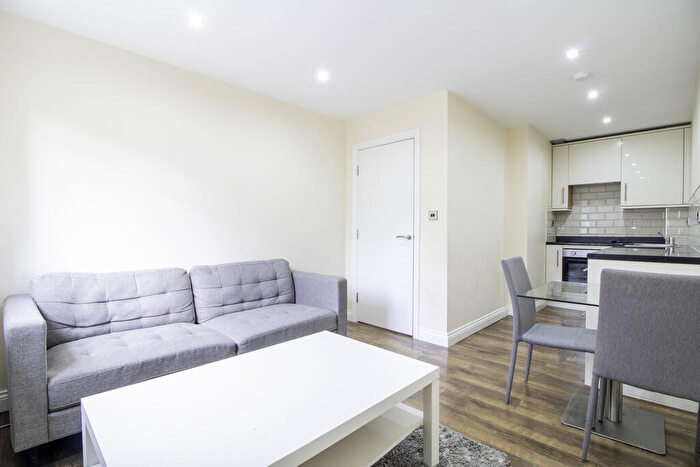 1 Bedroom Flat To Rent In Kirkstall Gate, Leeds, LS5