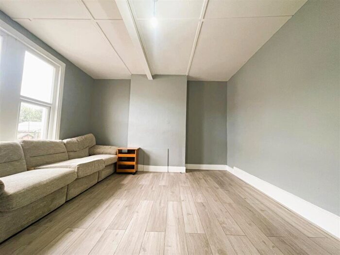 1 Bedroom Flat To Rent In Bed, Duncan Road, Gillingham, ME7