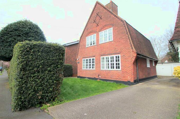 4 Bedroom Detached House To Rent In Meadway, Romford, RM2
