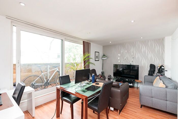 3 Bedroom Flat To Rent In Alscot Road, Bermondsey, SE1