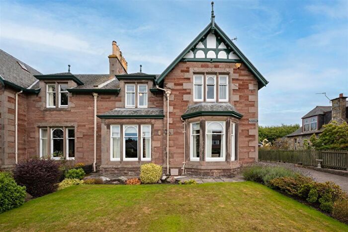4 Bedroom Semi-Detached House For Sale In Dochfour Drive, Inverness, IV3