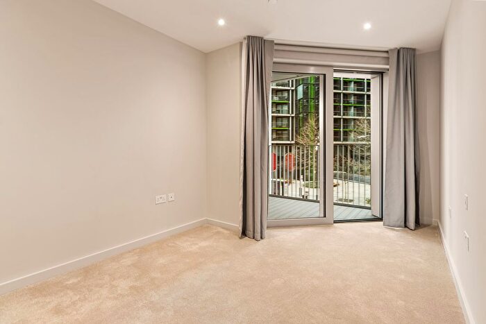 1 Bedroom Flat To Rent In Nine Elms Lane, London, SW11