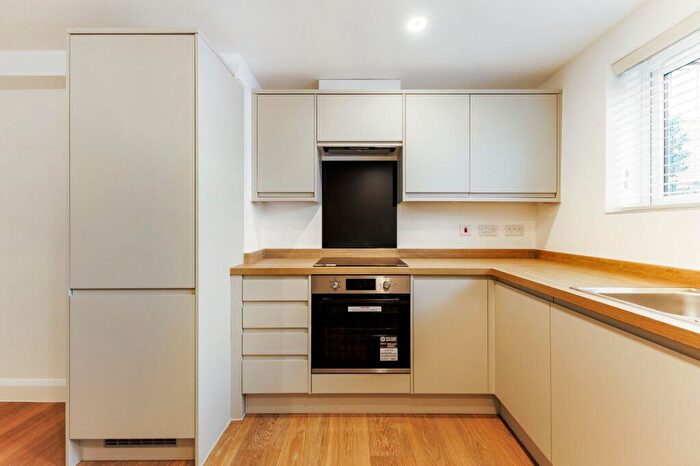 2 Bedroom Flat To Rent In West Way, Oxford, Oxfordshire, OX2