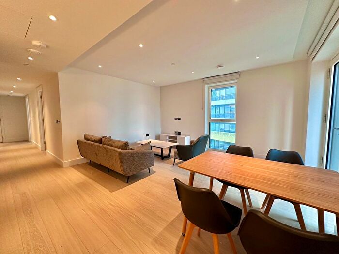 2 Bedroom Flat To Rent In Fountain Park Way, London, W12