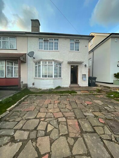 3 Bedroom Semi-Detached House To Rent In Layfield Crescent, Hendon, London, NW4