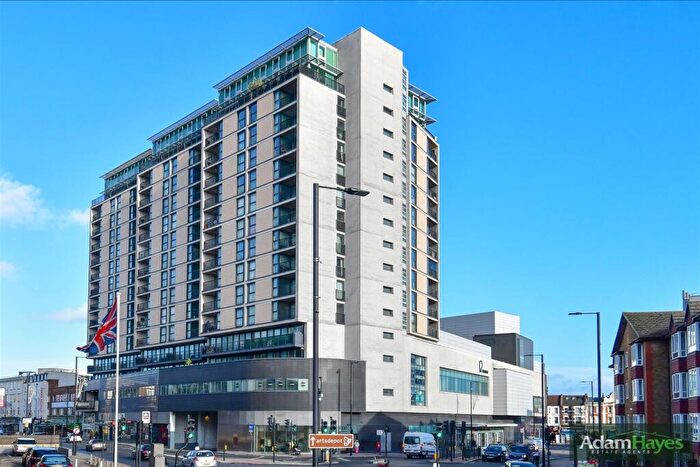 2 Bedroom Penthouse To Rent In Kingsway, North Finchley, N12