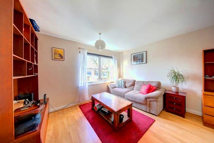 1 Bedroom Flat To Rent In Thorne Road, London, SW8
