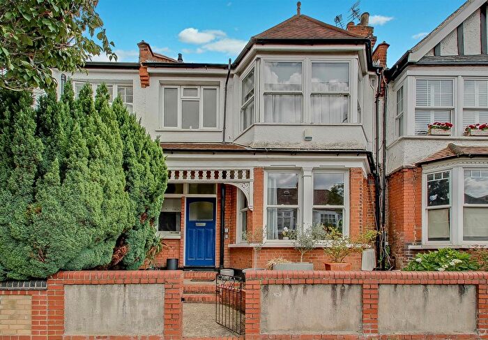 2 Bedroom Flat For Sale In Gainsborough Road, London, N12