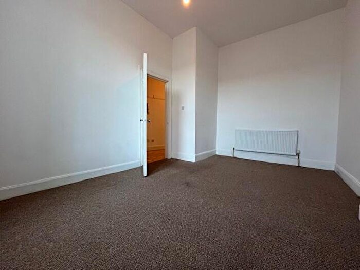 2 Bedroom Maisonette To Rent In George Square, Greenock, PA15