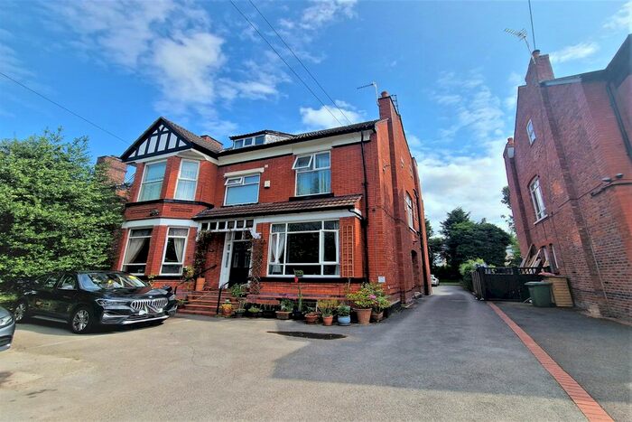 3 Bedroom Flat To Rent In Broomfield Road, Heaton Moor, Stockport, SK4