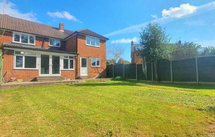 4 Bedroom Semi-Detached House To Rent In St. Johns, GU21