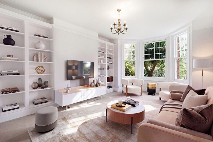 4 Bedroom Flat For Sale In Sutton Court, Fauconberg Road, London, W4