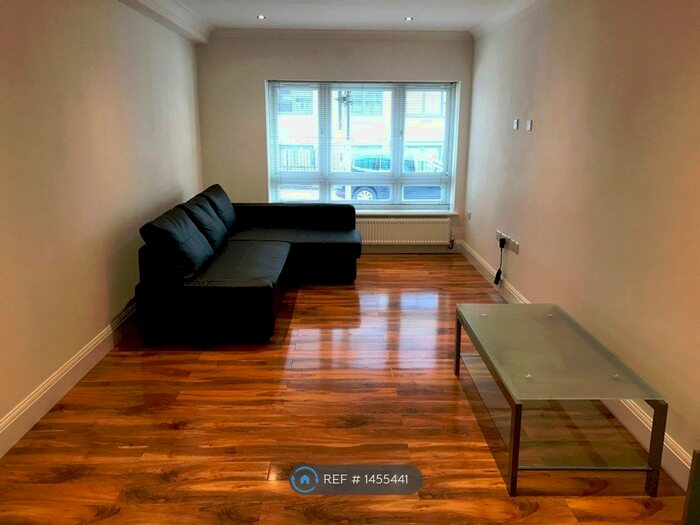 1 Bedroom Flat To Rent In Stoke Gardens, Slough, SL1