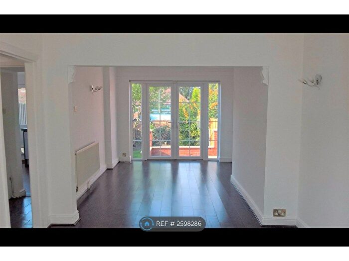 3 Bedroom Semi-Detached House To Rent In Durley Dean Road, Birmingham, B29