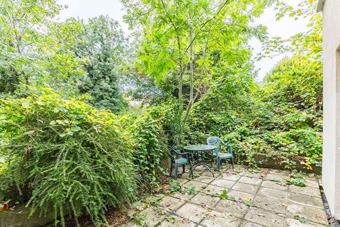 3 Bedroom Flat To Rent In Muswell Avenue, Muswell Hill, London, N10