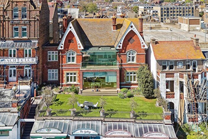 6 Bedroom Detached House For Sale In Cliff Street, Ramsgate, Kent, CT11