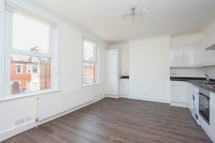 2 Bedroom Flat To Rent In Ravenshurst Avenue, Hendon, London, NW4