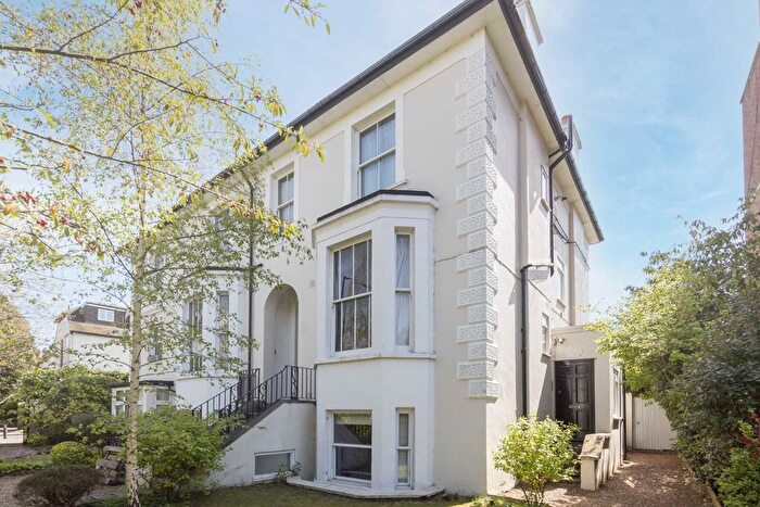 2 Bedroom Flat To Rent In Upper Richmond Road, Putney, SW15
