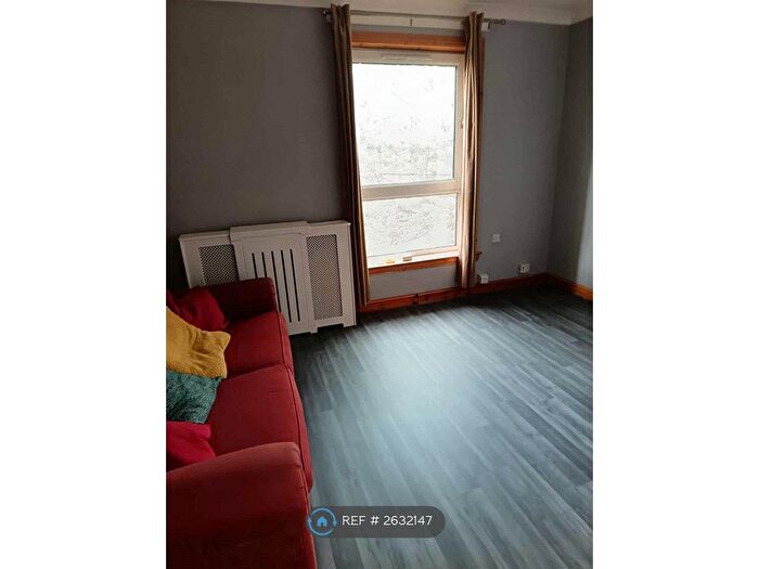 2 Bedroom Maisonette To Rent In Spey Drive, Dundee, DD4