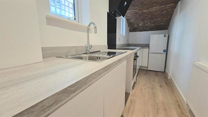 2 Bedroom Apartment To Rent In Elphinstone Road, Southsea, PO5