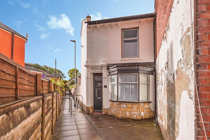 3 Bedroom End Of Terrace House For Sale In Seagrove Road, Portsmouth, PO2