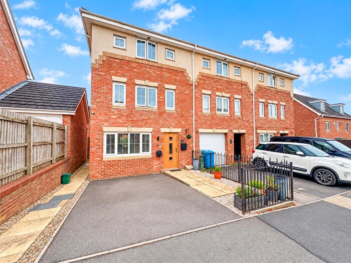 4 Bedroom Town House For Sale In Stirling Close, Corby, NN18