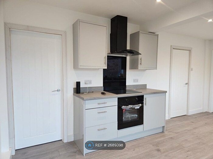 3 Bedroom Semi-Detached House To Rent In Eastleigh Drive, Tingley, Wakefield, WF3