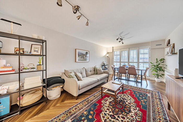 2 Bedroom Flat For Sale In Goldsworth Road, Woking, GU21