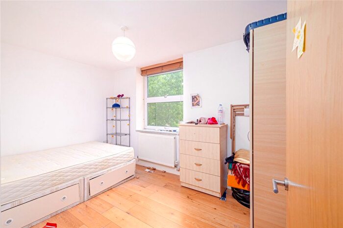 2 Bedroom Flat To Rent In Windsor Court, High Street, Crouch End, London, N8