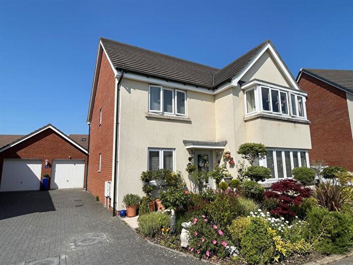 5 Bedroom Detached House For Sale In Warneford Crescent, Salisbury, SP4