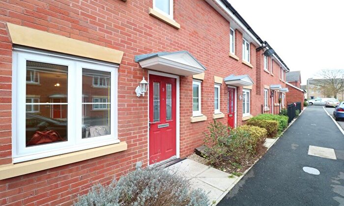 3 Bedroom Semi Detached House To Rent In Walkinshaw Road, Swindon, SN2