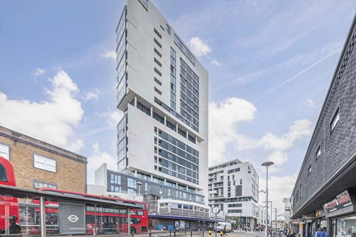 4 Bedroom Flat To Rent In City North Place, London, N4