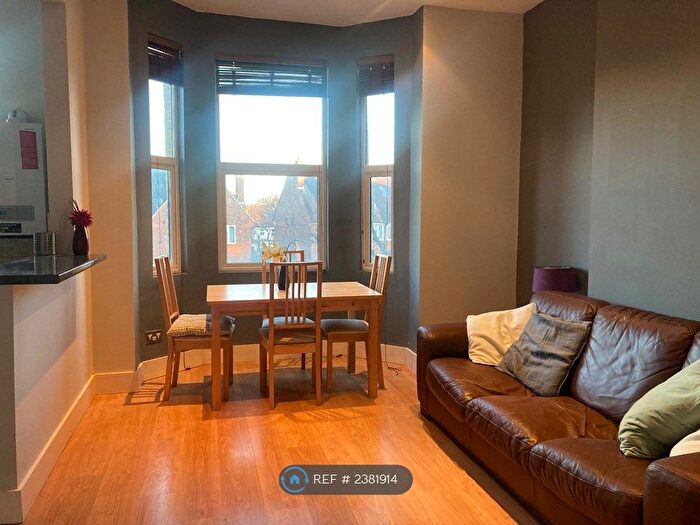 2 Bedroom Flat To Rent In Newlands Park, London, SE26