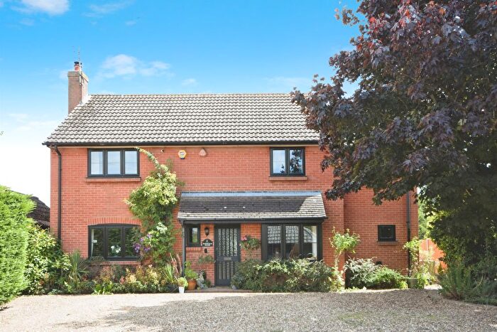 4 Bedroom Detached House For Sale In Old Road, Coggeshall, Colchester, CO6