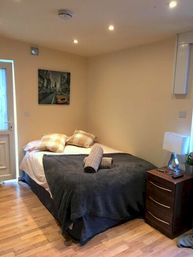 Studio To Rent In Ash Grove, London, NW2