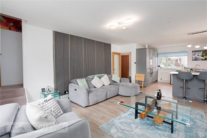 3 Bedroom Flat For Sale In Chew Valley Road, Greenfield, Saddleworth, OL3