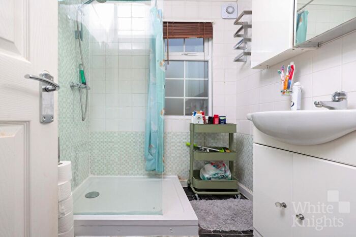 3 Bedroom Park Home For Sale In Fairfield Park, West End Road, Mortimer Common, Reading, Berkshire, RG7