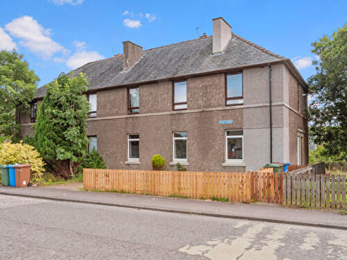 3 Bedroom Flat To Rent In Whiteside, Bathgate, EH48