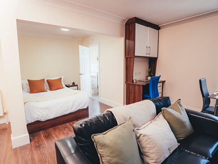 Studio To Rent In Blenheim Terrace, Leeds, LS2