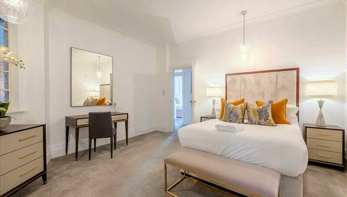 2 Bedroom Apartment To Rent In Park Road, London, NW8