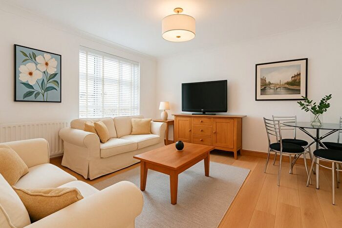 3 Bedroom Flat For Sale In Redan Place, London, W2